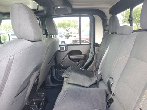 Used 2025 Jeep Gladiator Sport AWD/4WD image 12