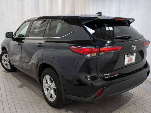 Used 2023 Toyota Highlander L image 4