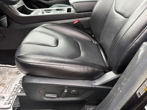 Used 2022 Ford Edge Titanium AWD/4WD image 12