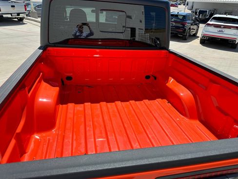 Used 2023 Jeep Gladiator Sport w/ Off Road Group AWD/4WD image 7