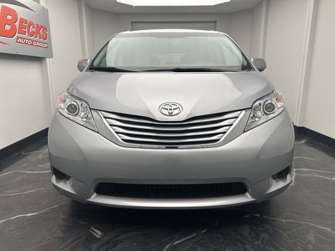 Used 2015 Toyota Sienna LE image 26