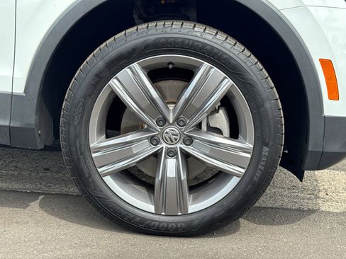 Used 2021 Volkswagen Tiguan SEL image 4