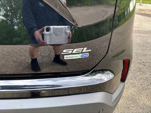 Used 2019 Ford Edge SEL w/ Equipment Group 201A AWD/4WD image 8