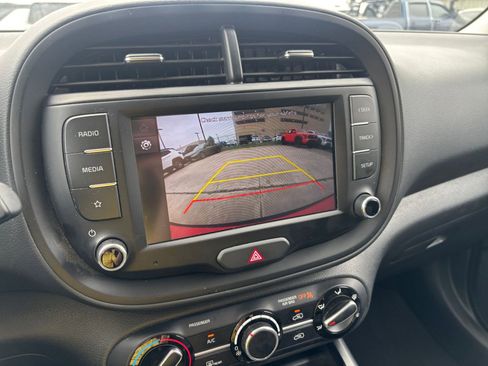 Used 2025 Kia Soul LX w/ LX Technology Package FWD image 22