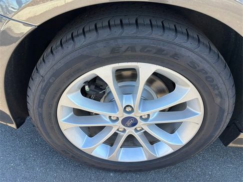 Used 2020 Ford Fusion SE image 18