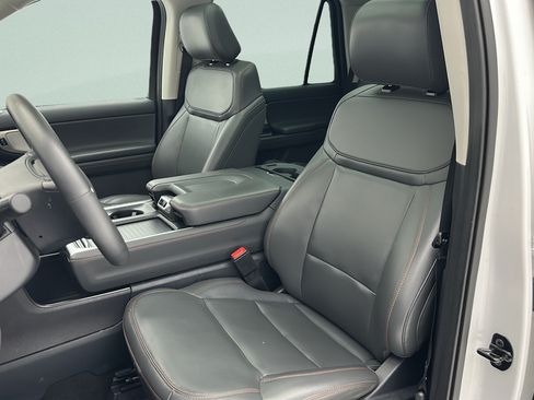Used 2025 Ford Expedition Active AWD/4WD image 14
