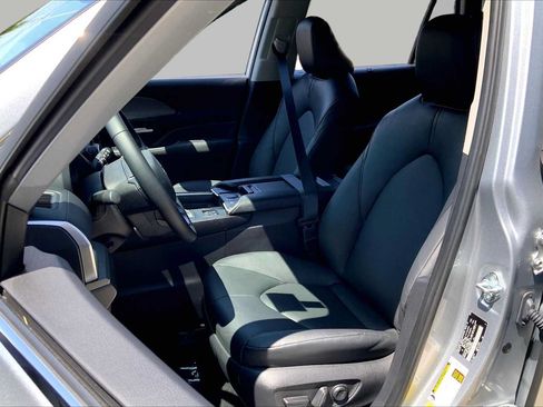 Used 2025 Toyota Grand Highlander AWD Hybrid image 9