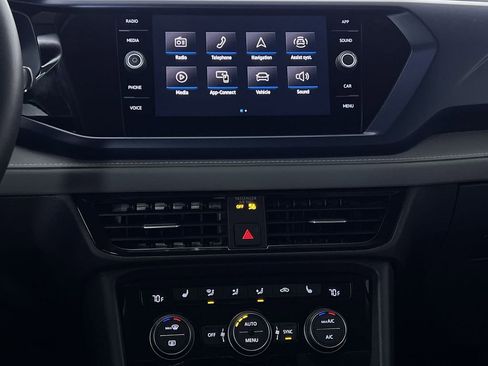 Used 2024 Volkswagen Taos SE image 20