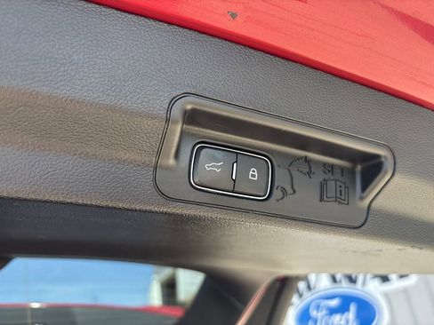 Used 2020 Ford Explorer XLT w/ Equipment Group 202A image 33