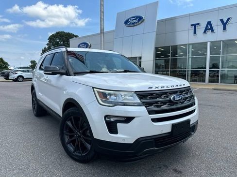Used 2019 Ford Explorer XLT w/ Equipment Group 202A FWD image 4