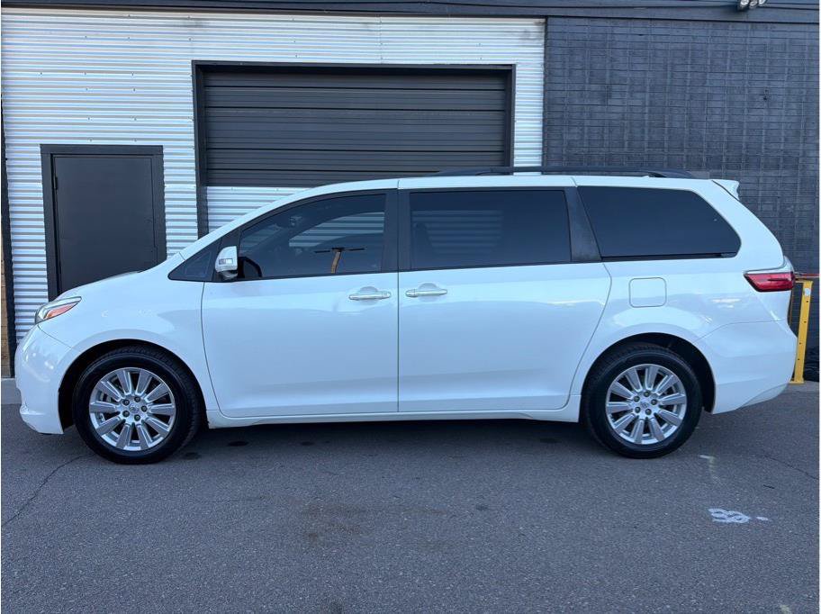 Used 2017 Toyota Sienna Limited Premium AWD/4WD image 6