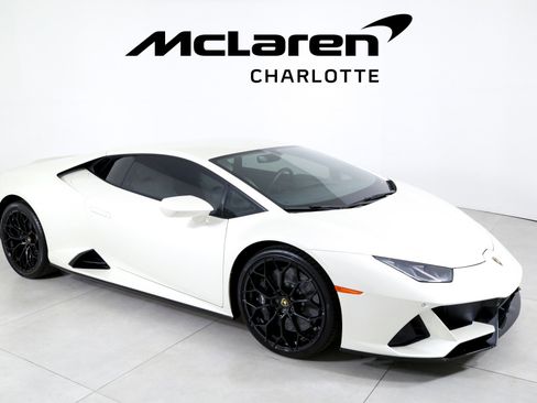 Used 2022 Lamborghini Huracan EVO image 2