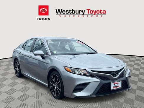 Used 2019 Toyota Camry SE FWD image 1