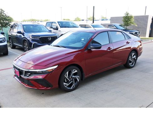 Certified 2025 Hyundai Elantra Sport FWD image 4