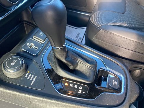 Used 2020 Jeep Cherokee Limited w/ Trailer Tow Group image 28