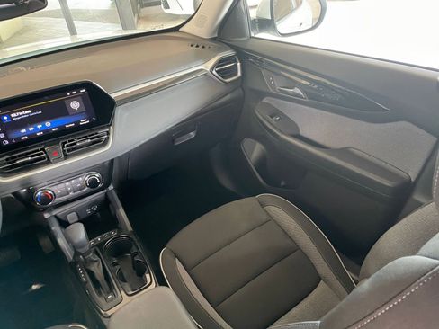 Used 2025 Chevrolet TrailBlazer LT image 33