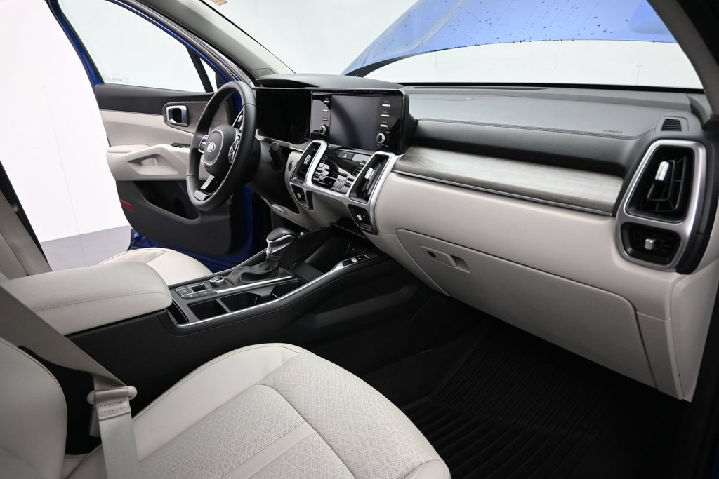 Certified 2021 Kia Sorento EX w/ Panoramic Sunroof Package FWD image 22