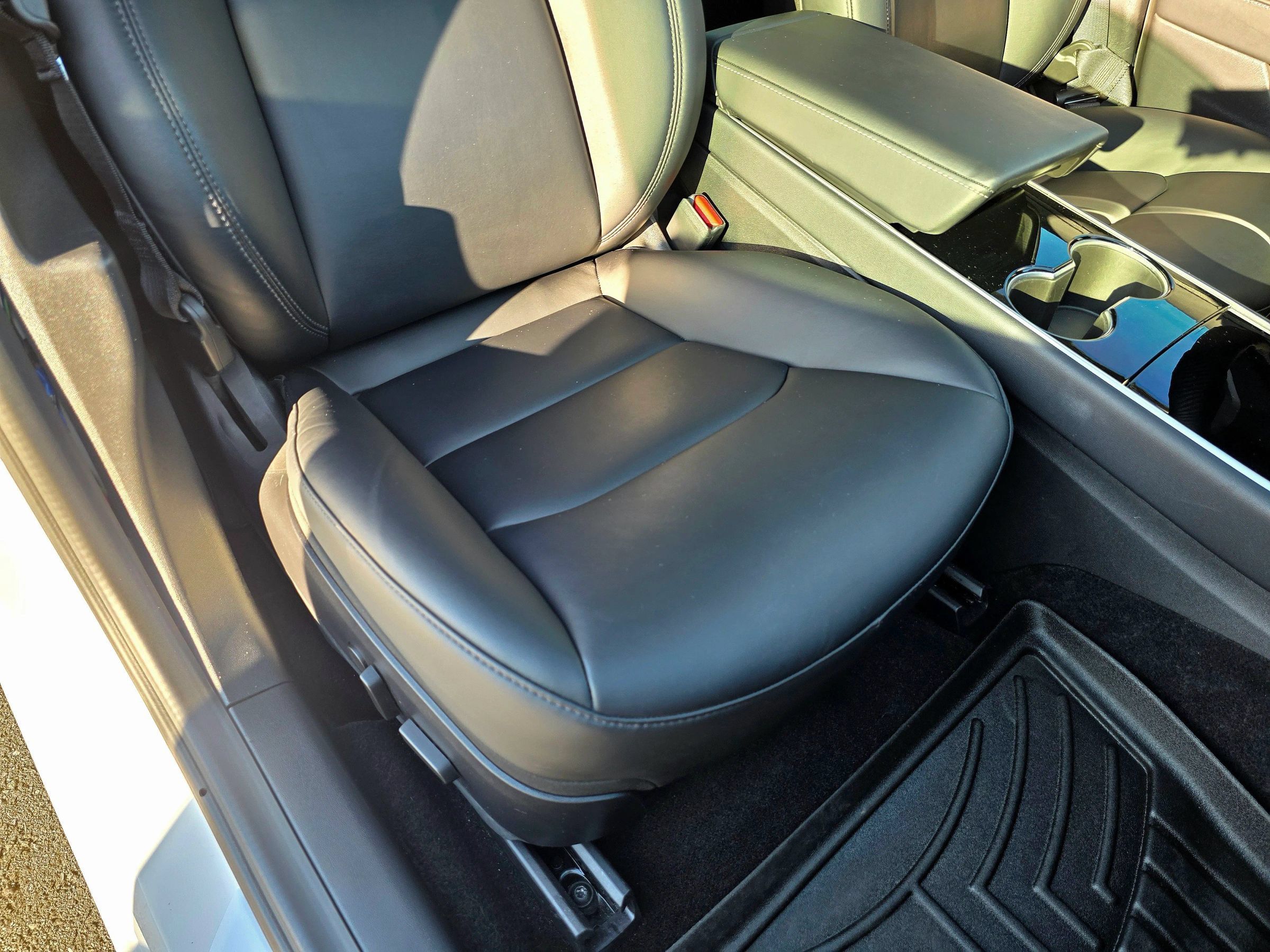 Used 2020 Tesla Model 3 Standard Range Plus RWD image 45