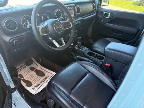 Used 2023 Jeep Wrangler Unlimited Sahara AWD/4WD image 22