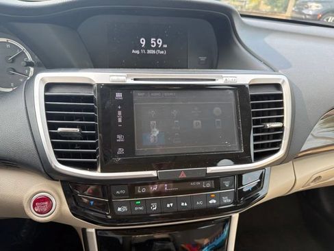 Used 2016 Honda Accord Touring image 11
