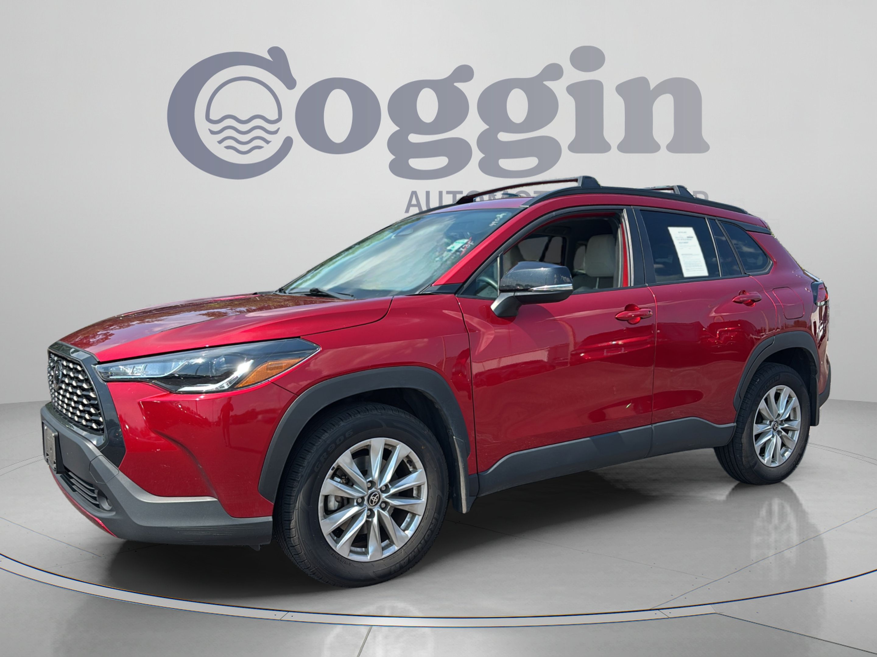 Used 2025 Toyota Corolla Cross LE FWD image 1
