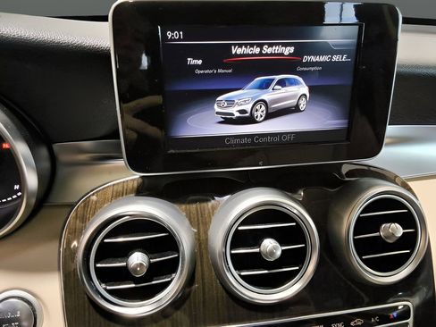 Used 2019 Mercedes-Benz GLC 300 4MATIC w/ Premium Package image 26