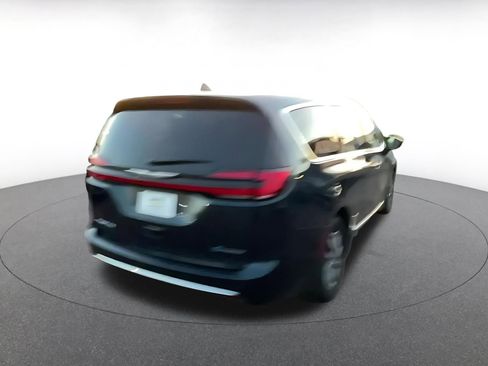 Used 2023 Chrysler Pacifica Limited image 14
