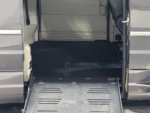Used 2016 Chrysler Town & Country Touring w/ Driver Convenience Group FWD image 25