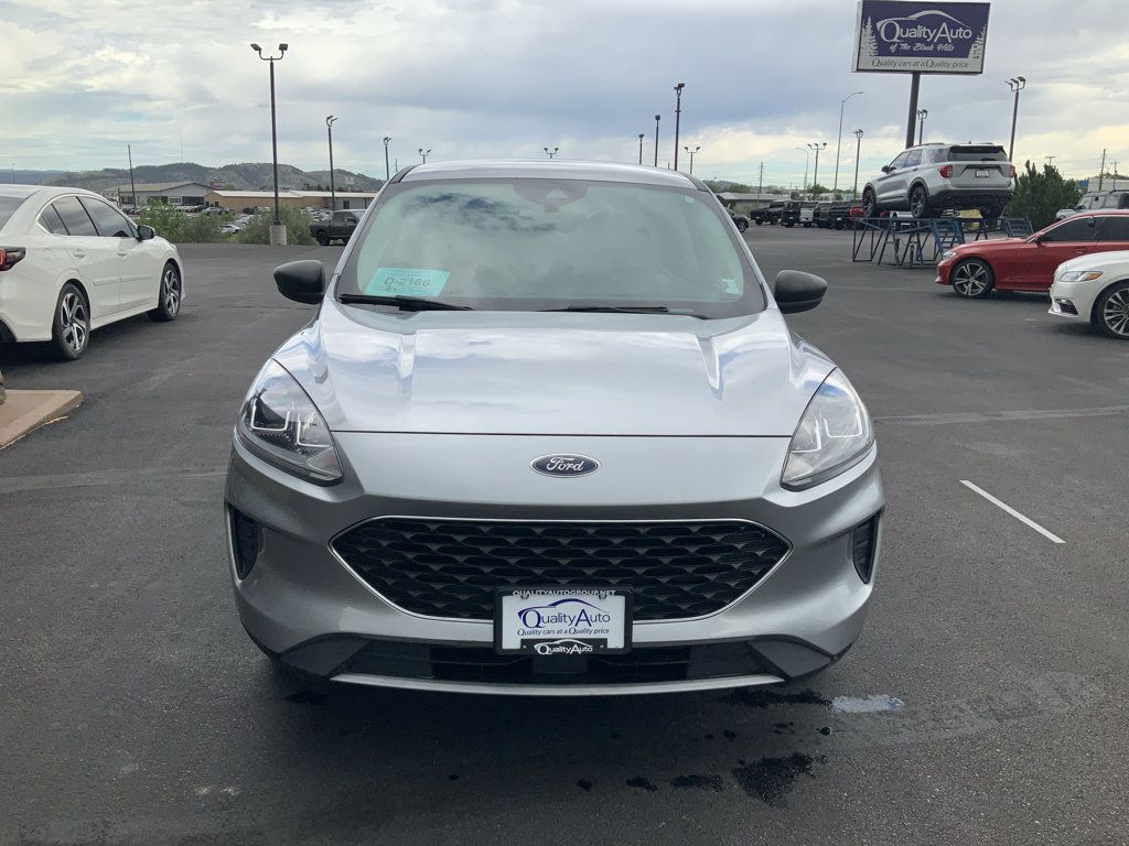 Used 2022 Ford Escape SE w/ Cold Weather Package AWD/4WD image 3