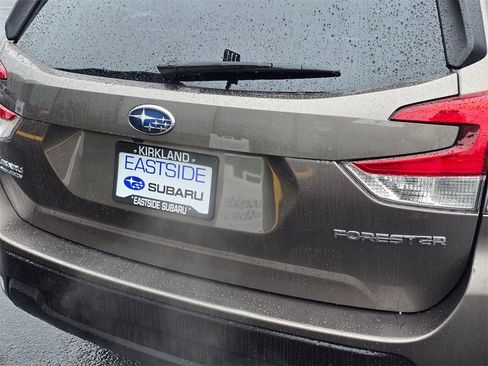 Used 2023 Subaru Forester Premium image 13