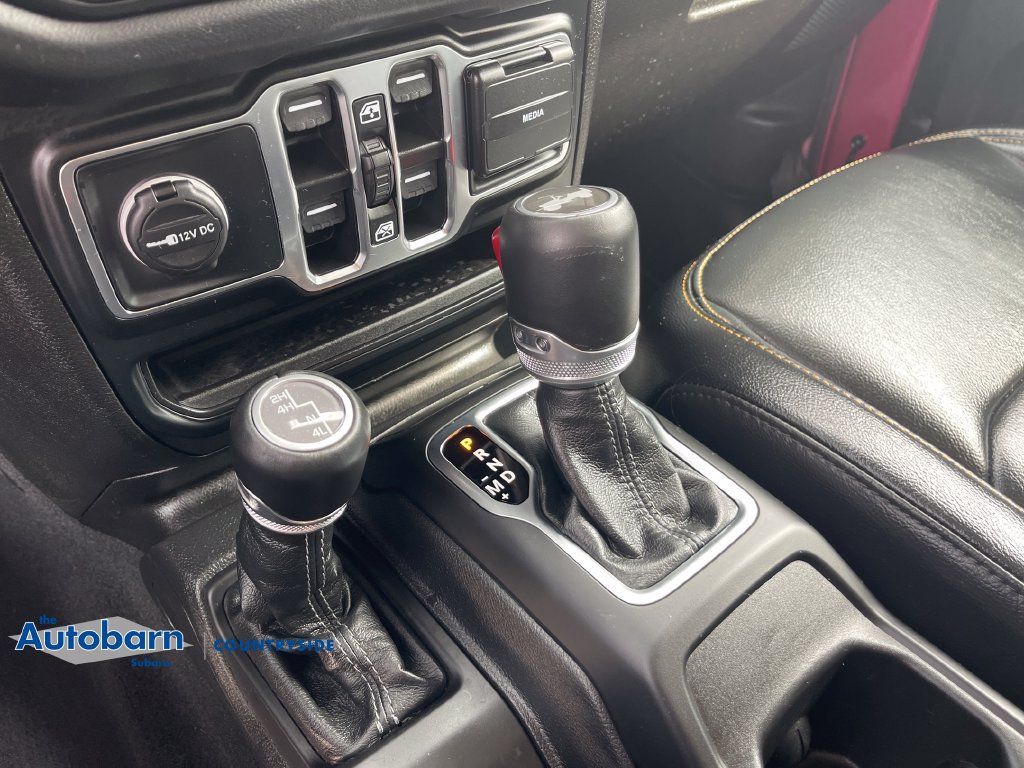 Used 2024 Jeep Wrangler Unlimited Sahara w/ Technology Group AWD/4WD image 19