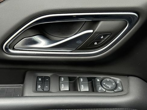 Used 2022 Chevrolet Suburban LT w/ LT Signature Plus Package image 17