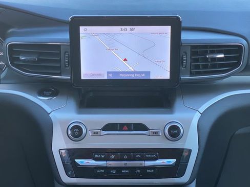 Used 2022 Ford Explorer XLT w/ Equipment Group 202A image 25