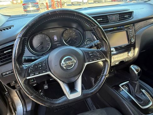 Used 2017 Nissan Rogue Sport SV w/ SV Premium Package image 12