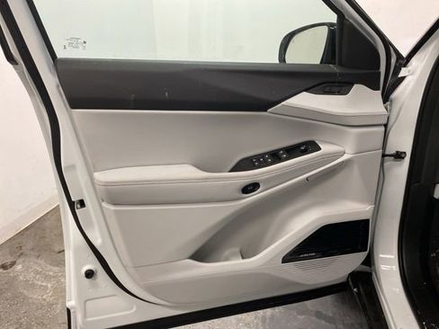 New 2026 Jeep Cherokee Overland image 20