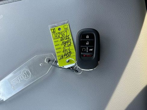 New 2025 Honda Pilot EX-L image 30