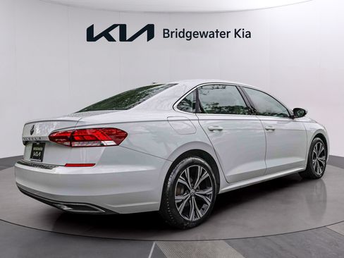 Used 2021 Volkswagen Passat 2.0T SE FWD image 6