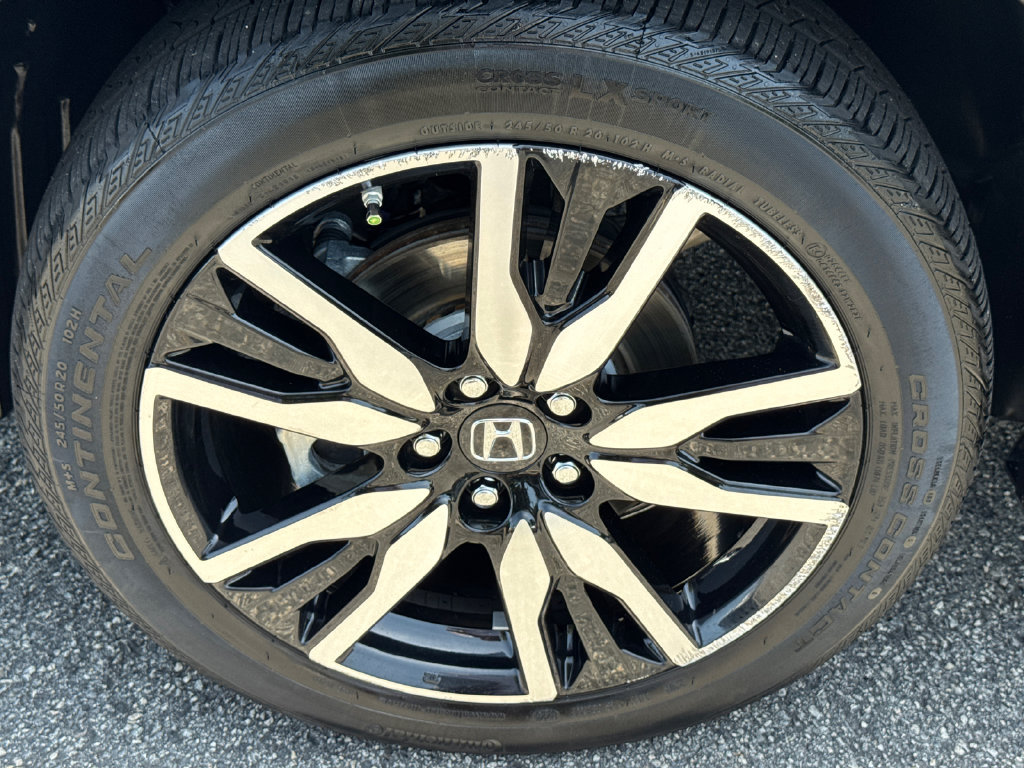 Used 2020 Honda Pilot Touring image 11