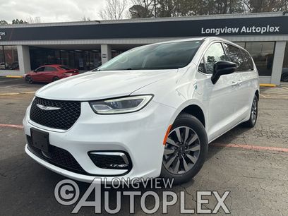 Used 2024 Chrysler Pacifica Select