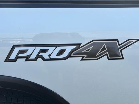 Used 2024 Nissan Titan PRO-4X w/ Pro-4x Convenience Package image 9