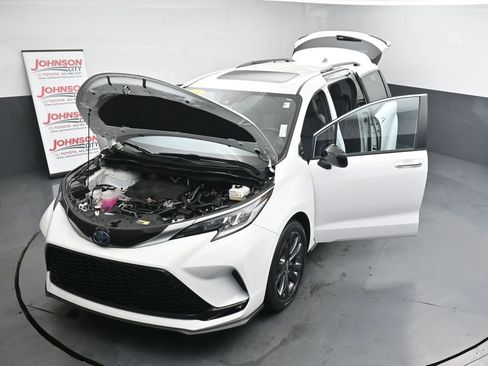 Used 2023 Toyota Sienna XSE image 44