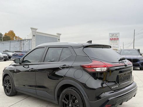 Used 2022 Nissan Kicks SV image 4