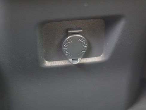 Used 2022 Toyota RAV4 LE FWD image 32