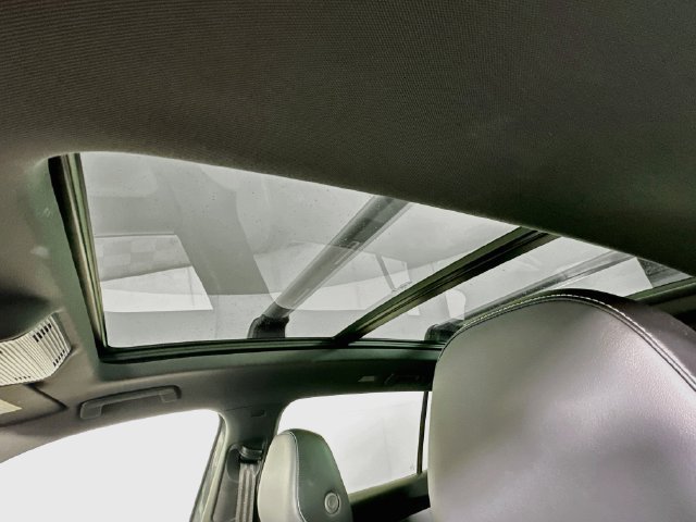 Certified 2026 Volkswagen Tiguan SE R-Line FWD image 21