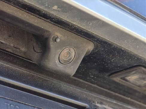 Used 2022 Audi Q5 Premium image 11