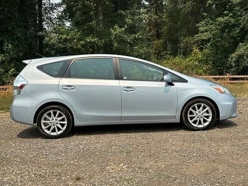 Used 2012 Toyota Prius V Five FWD image 10