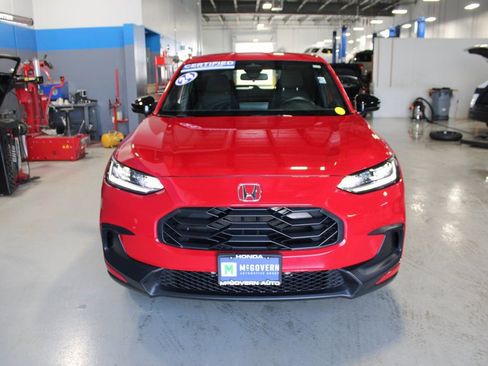 Used 2025 Honda HR-V Sport image 3