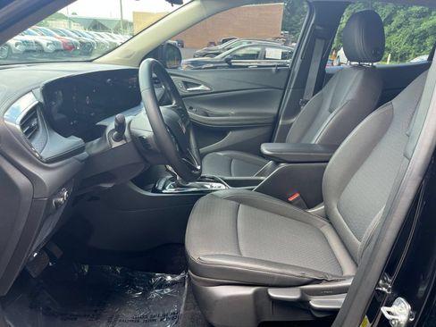 Used 2025 Buick Encore GX Preferred AWD/4WD image 21