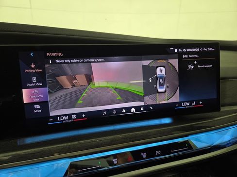 Used 2023 BMW 740i w/ Parking Assistance Package RWD image 11