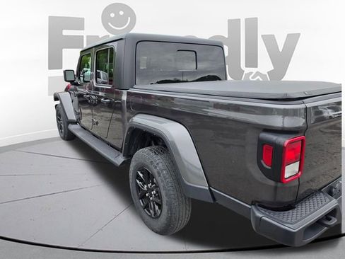 Used 2023 Jeep Gladiator Sport AWD/4WD image 7